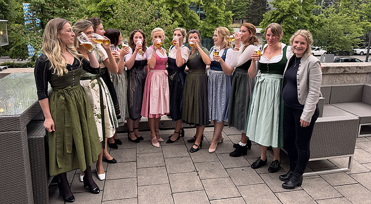 Die ehemaligen Bayerischen Bierköniginnen vor der Wahl 2025 (©Foto: Martin Schmitz)